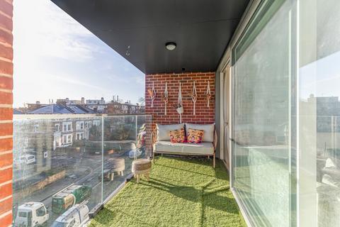 2 bedroom flat to rent, Clapham Road, London, SW9