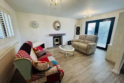 2 bedroom house to rent, Primrose Close, Cowbridge