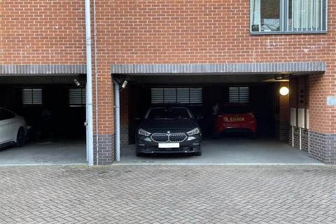 2 bedroom flat for sale, Rothesay Gardens, Wolverhampton, WV4 6DD