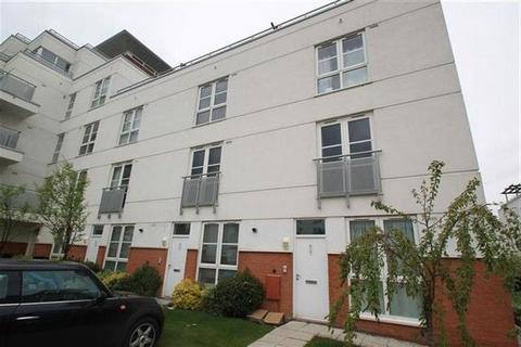4 bedroom end of terrace house for sale, Woodford Road, Leicester