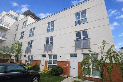 4 bedroom end of terrace house for sale, Woodford Road, Leicester