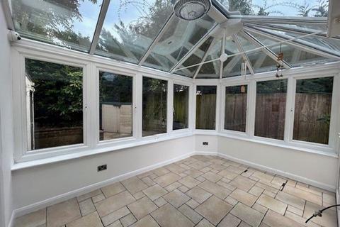 4 bedroom detached house to rent, Sanderstead Hill, South Croydon