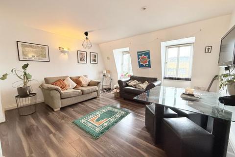 2 bedroom apartment to rent, Queens Road, London
