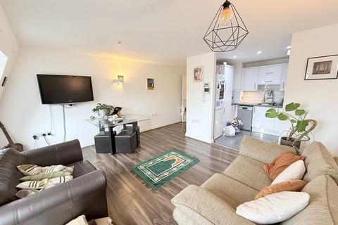 2 bedroom apartment to rent, Queens Road, London
