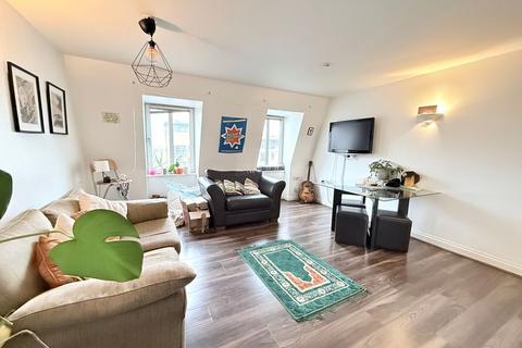 2 bedroom apartment to rent, Queens Road, London