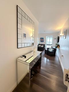 2 bedroom apartment to rent, Queens Road, London