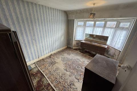 3 bedroom terraced house for sale, The Fairway, Northolt