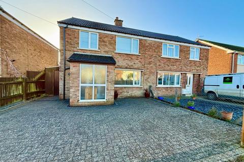 3 bedroom semi-detached house for sale - Great Close, South Witham NG33
