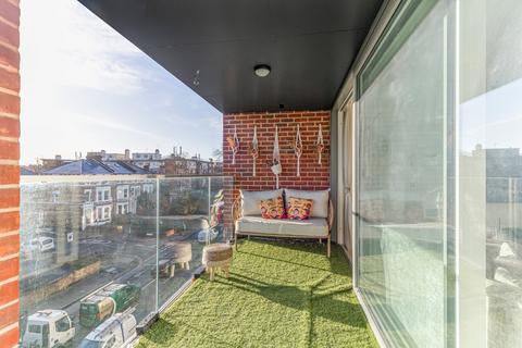 2 bedroom flat to rent, Clapham Road, London, SW9