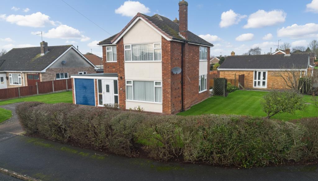 Ewe Move Spalding -  Cathedral Drive - Front of Hou