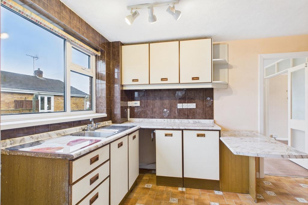 Ewe Move Spalding -  Cathedral Drive - Kitchen