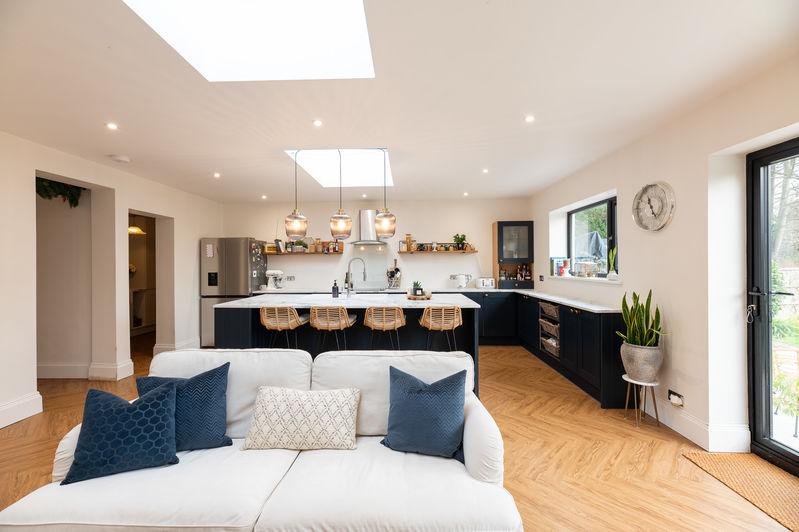 Lounge &amp; Kitchen