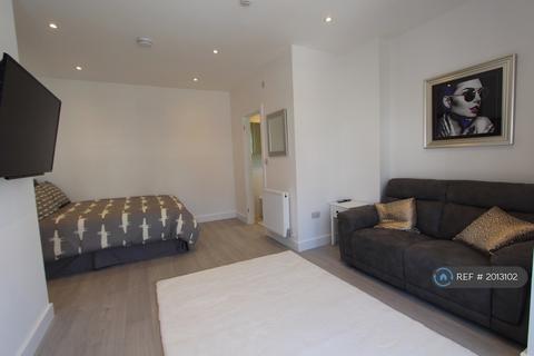 Studio to rent, Marlborough Hill, Harrow, HA1