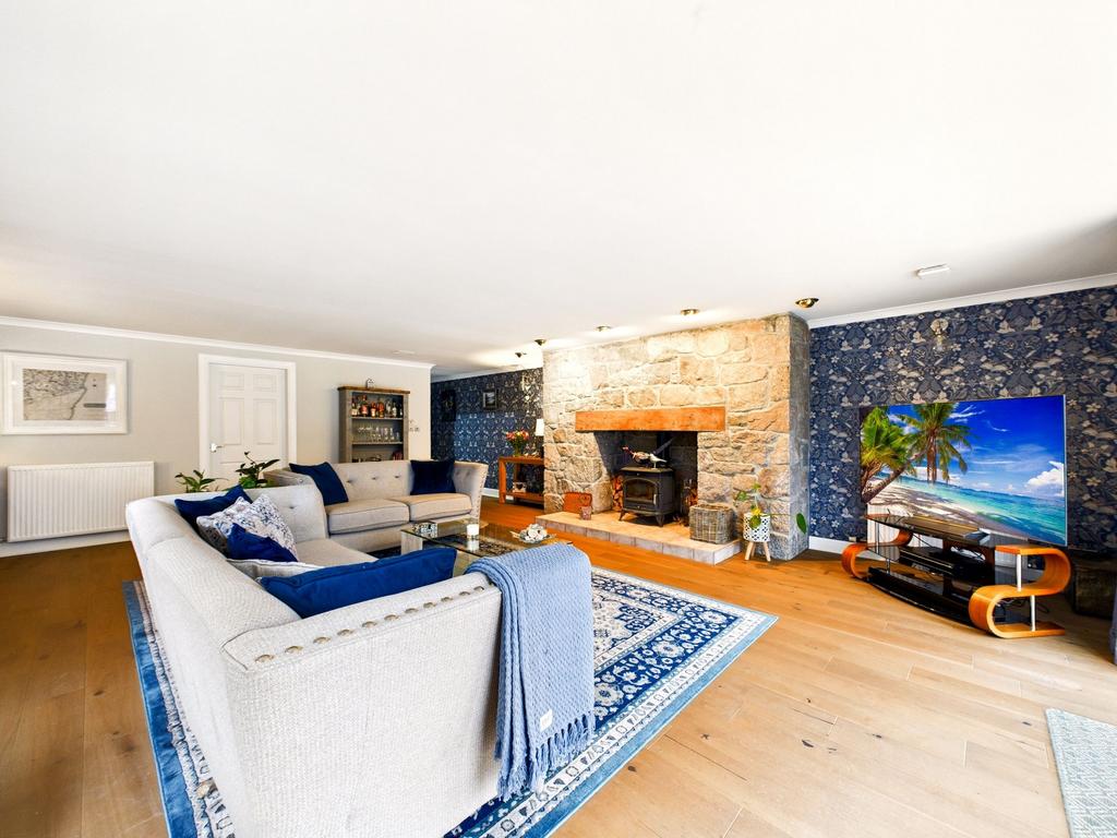 Formal lounge