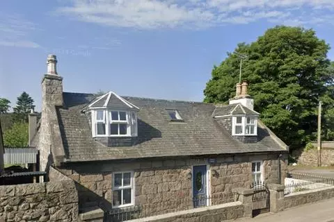 5 bedroom cottage for sale