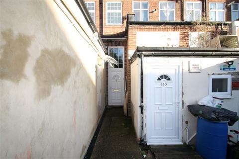2 bedroom flat to rent, South Woodford E18