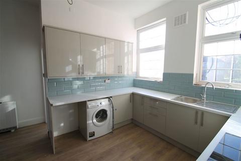 2 bedroom flat to rent, South Woodford E18