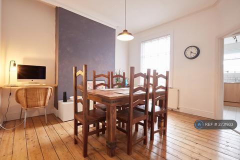 4 bedroom terraced house to rent, Heaton Norris, Stockport, SK4