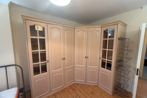 2 bedroom flat to rent, Scott Ellis Gardens, London