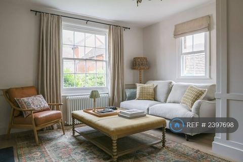 3 bedroom flat to rent, High Street, Harpenden, AL5