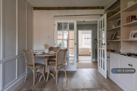 3 bedroom flat to rent, High Street, Harpenden, AL5