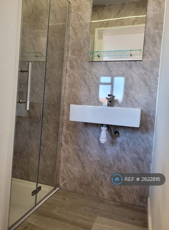 Ensuite Shower To Main Bedroom