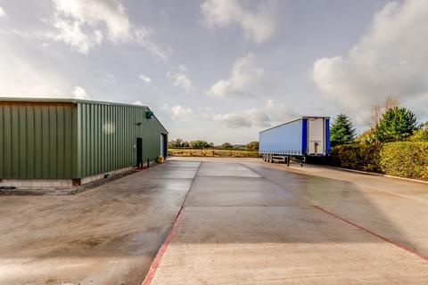 Warehouse to rent, 673 Chorley Rd Bolton BL5 3NF