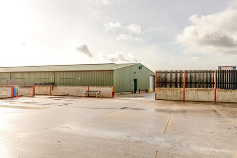 Warehouse to rent, 673 Chorley Rd Bolton BL5 3NF
