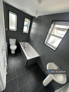 3 bedroom flat to rent, Green Street, London, E7