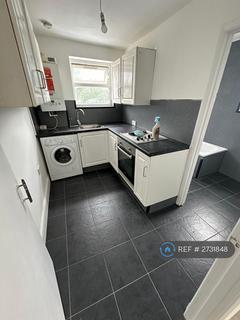 3 bedroom flat to rent, Green Street, London, E7