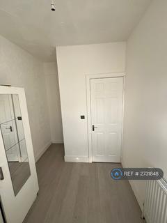 3 bedroom flat to rent, Green Street, London, E7
