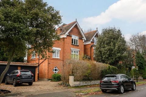 3 bedroom flat for sale, The Drive, London SW20