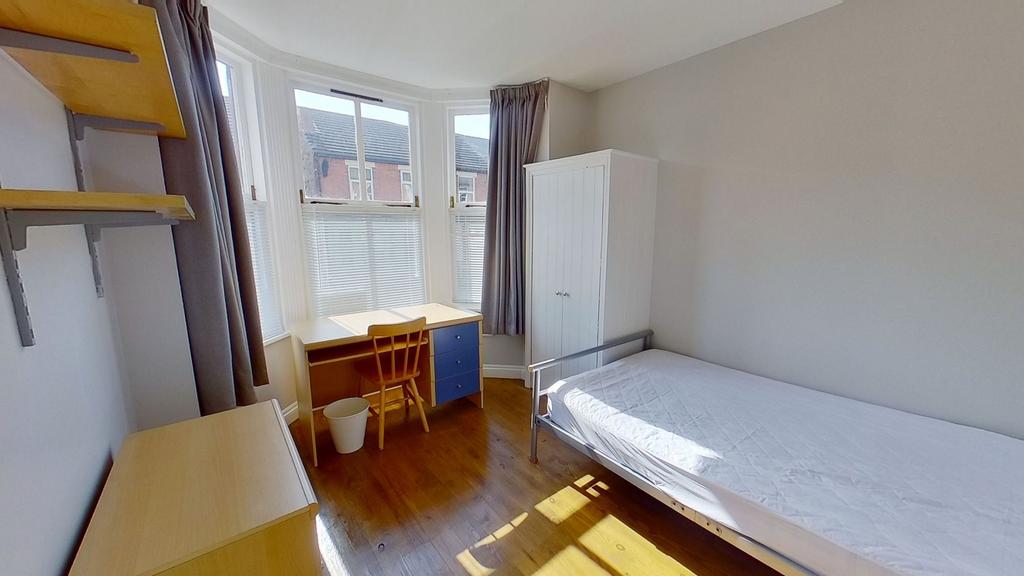Bright, well-presented single bedroom with a co...