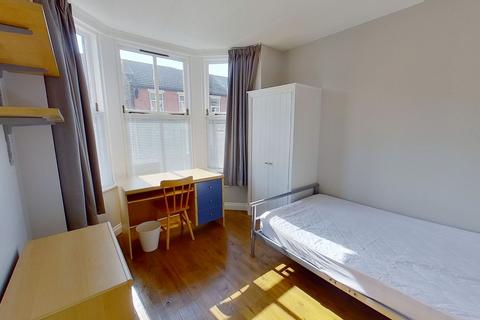 6 bedroom house to rent, Teversal Avenue, Nottingham NG7