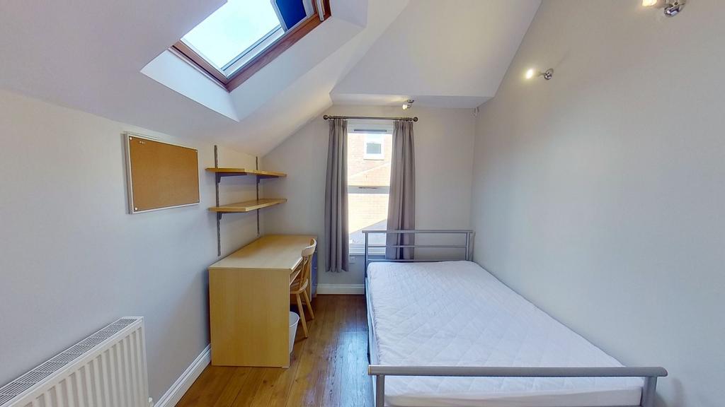 Bright, neatly presented single bedroom with a ...