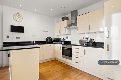 2 bedroom flat to rent, Westwood House, London, SW12