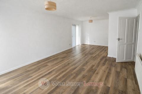 2 bedroom flat to rent, Fosse Way, West Byfleet, KT14 6BG