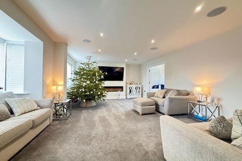 4 bedroom detached house for sale, Stangate Drive, Sittingbourne ME9