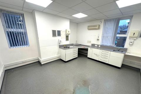 Property to rent, Moor View, Headingley, Leeds