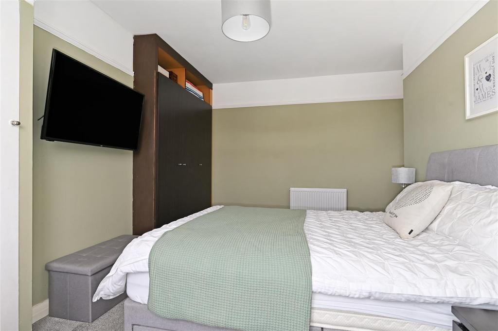 Bedroom 1.jpg