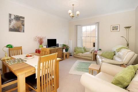 2 bedroom flat for sale, Portland House, Den Crescent, TQ14