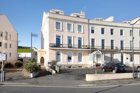 2 bedroom flat for sale, Portland House, Den Crescent, TQ14