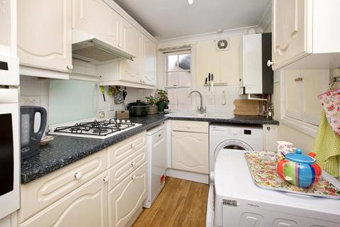 2 bedroom flat for sale, Portland House, Den Crescent, TQ14