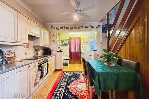 2 bedroom end of terrace house for sale, Montrose Street, Hull HU8