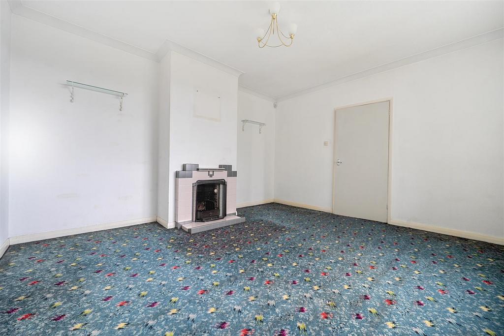 Reception room/additional bedroom