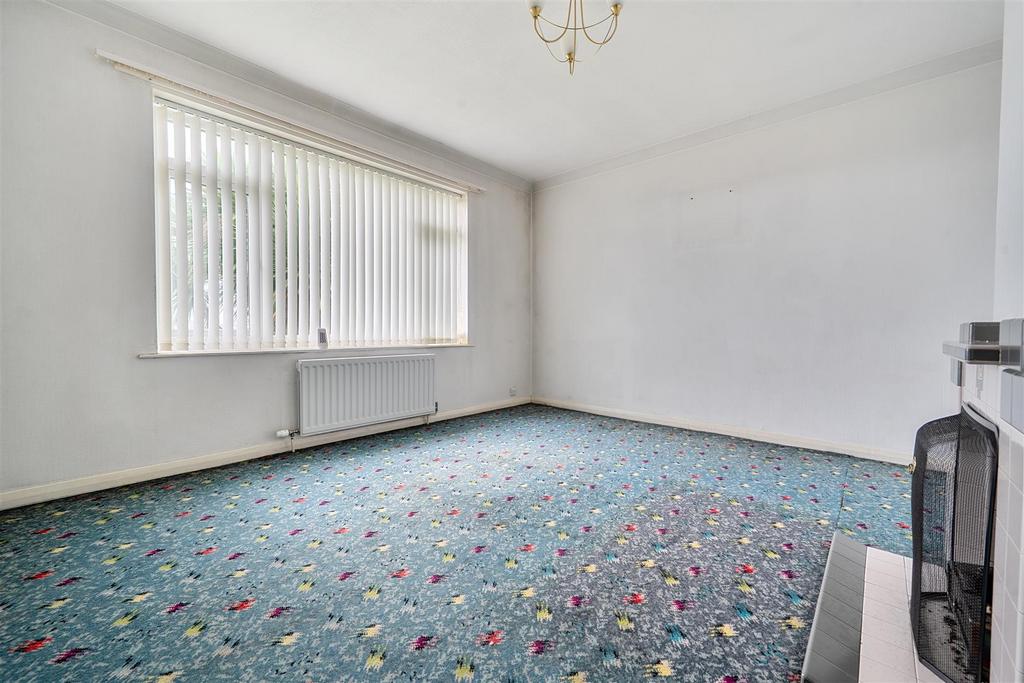 Reception room/additional bedroom