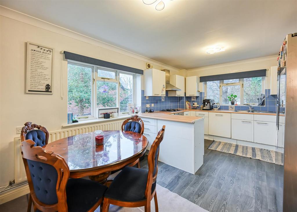 46 Lyndhurst Road-09.jpg