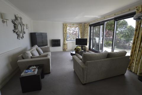 2 bedroom flat to rent, Wykeham Lodge, Chaddesley Glen
