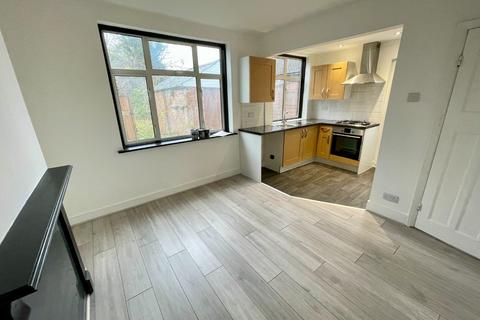 3 bedroom semi-detached house to rent, Toddington Road, Luton, Bedfordshire, LU4 9DZ