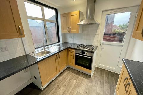 3 bedroom semi-detached house to rent, Toddington Road, Luton, Bedfordshire, LU4 9DZ